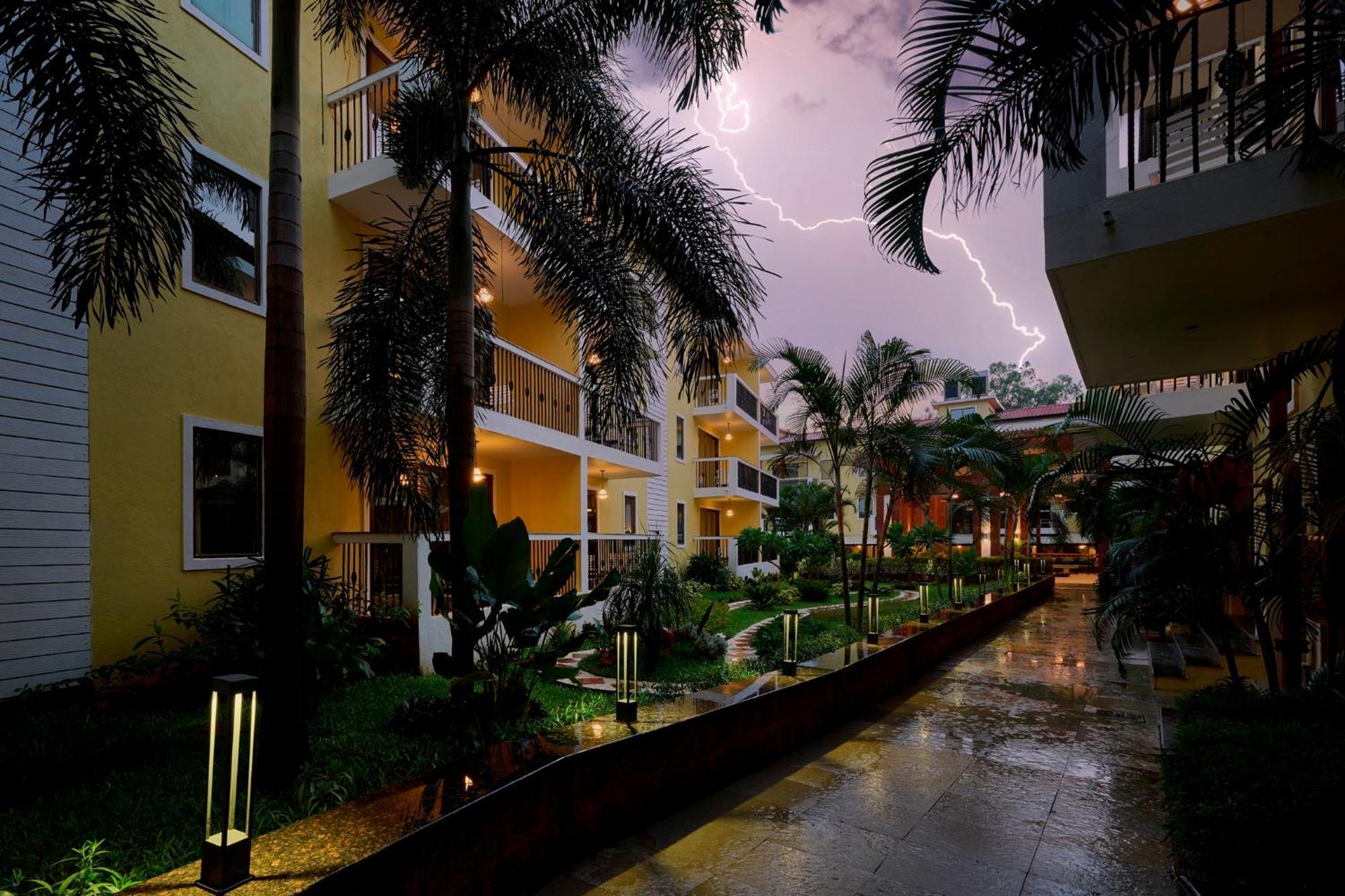 Sea Breeze Sarovar Portico Varca Goa Hotel Exterior foto